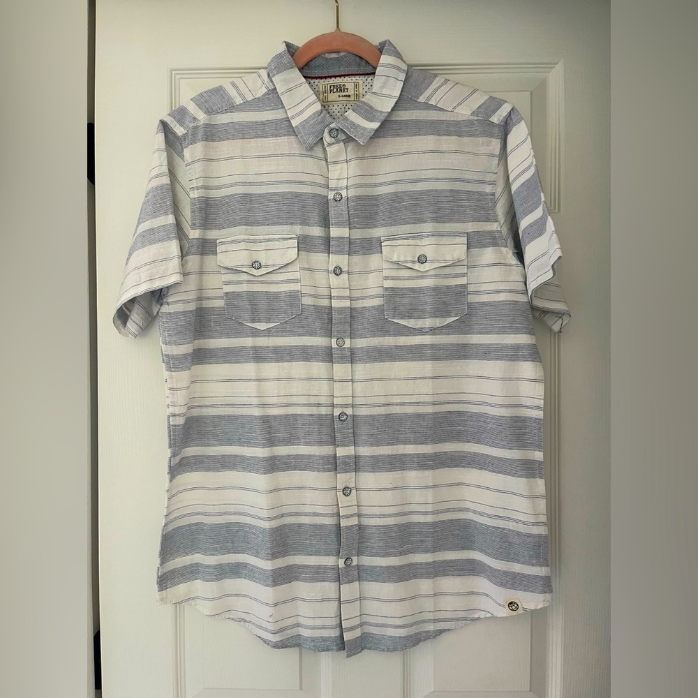 Free Planet short sleeve button down shirt, blue and white. XL
